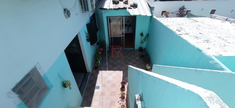 VENTA DE CASA  6 AMB COCHERA Y NEGOCIO