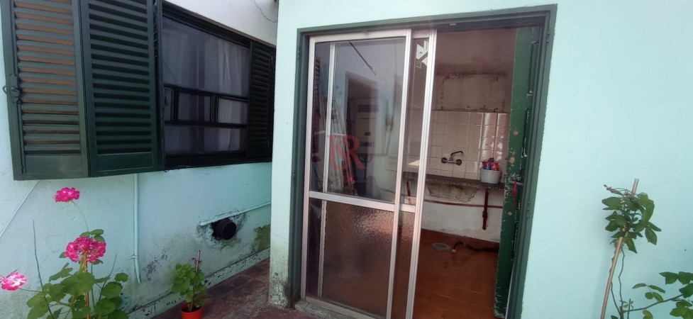 VENTA DE CASA  6 AMB COCHERA Y NEGOCIO