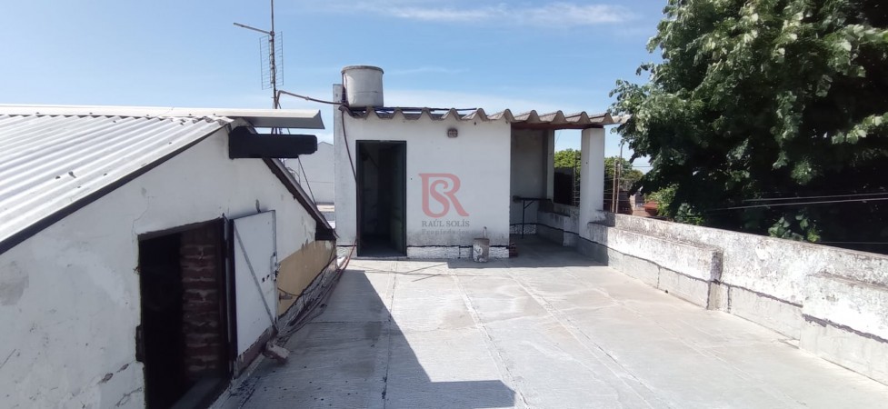 VENTA DE CASA  6 AMB COCHERA Y NEGOCIO