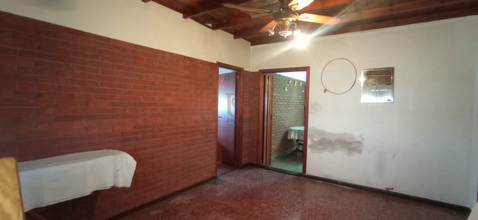 VENTA DE CASA  6 AMB COCHERA Y NEGOCIO