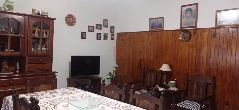 VENTA DE CASA  6 AMB COCHERA Y NEGOCIO