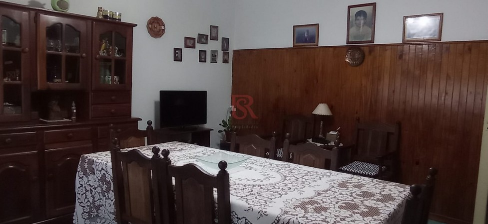 VENTA DE CASA  6 AMB COCHERA Y NEGOCIO