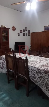 VENTA DE CASA  6 AMB COCHERA Y NEGOCIO