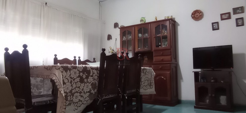 VENTA DE CASA  6 AMB COCHERA Y NEGOCIO