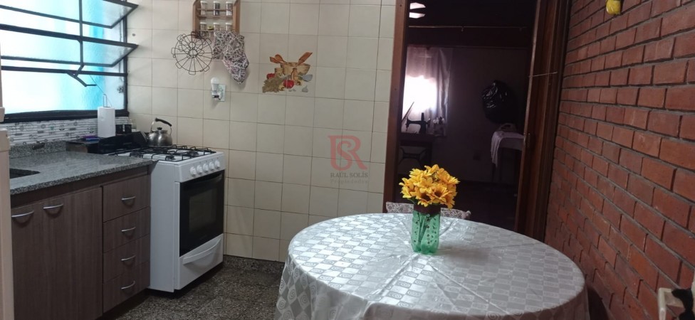 VENTA DE CASA  6 AMB COCHERA Y NEGOCIO