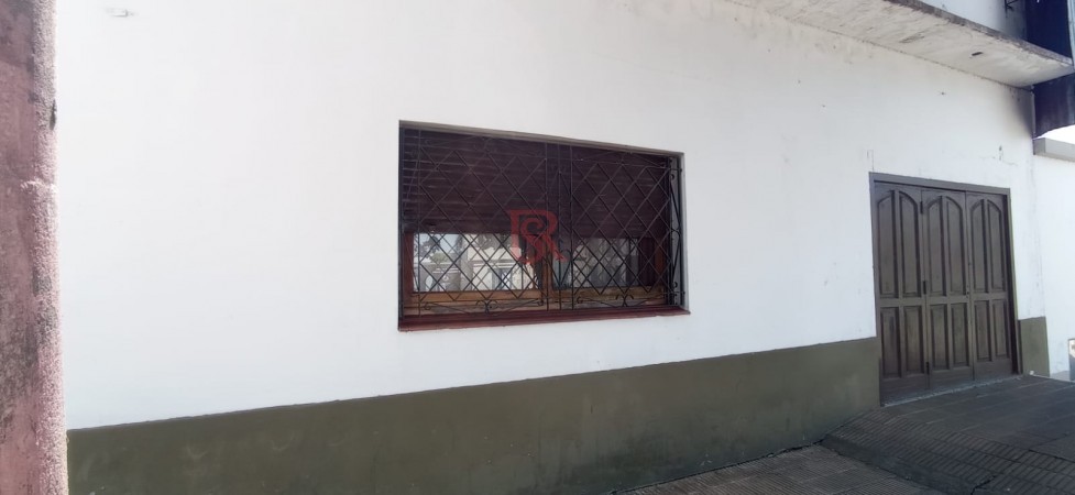 VENTA DE CASA  6 AMB COCHERA Y NEGOCIO