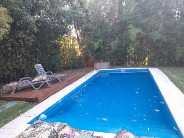 CASA en Venta  en Abril Club De Campo