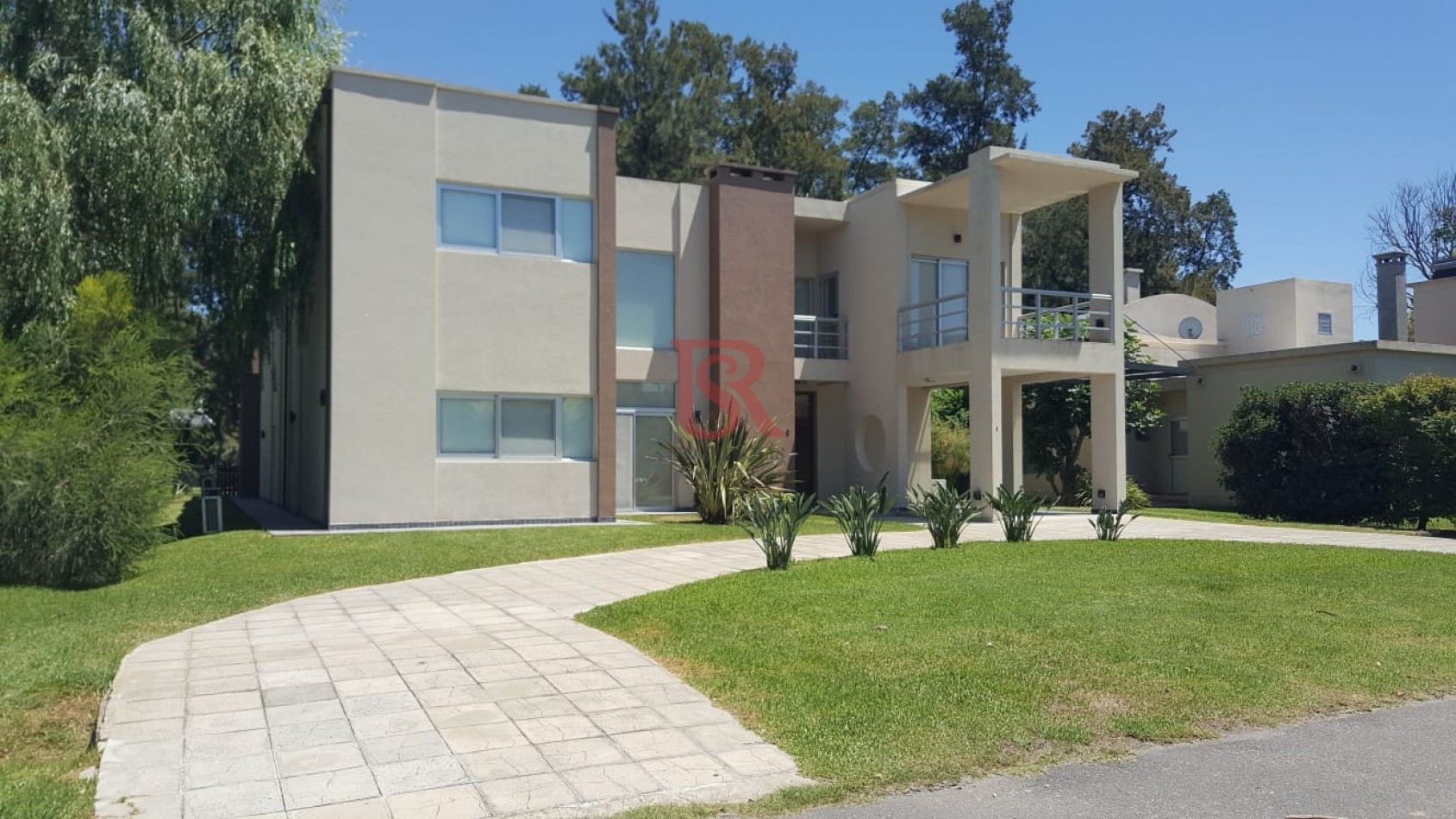 Casa en Alquiler en Abril Club De Campo