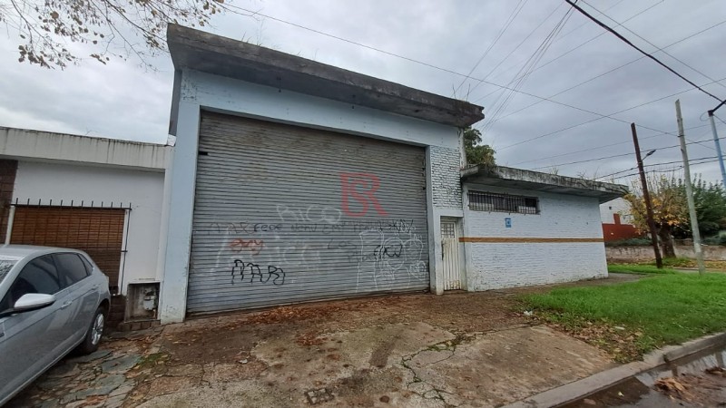 Alquiler Galpon desarrollado en esquina 