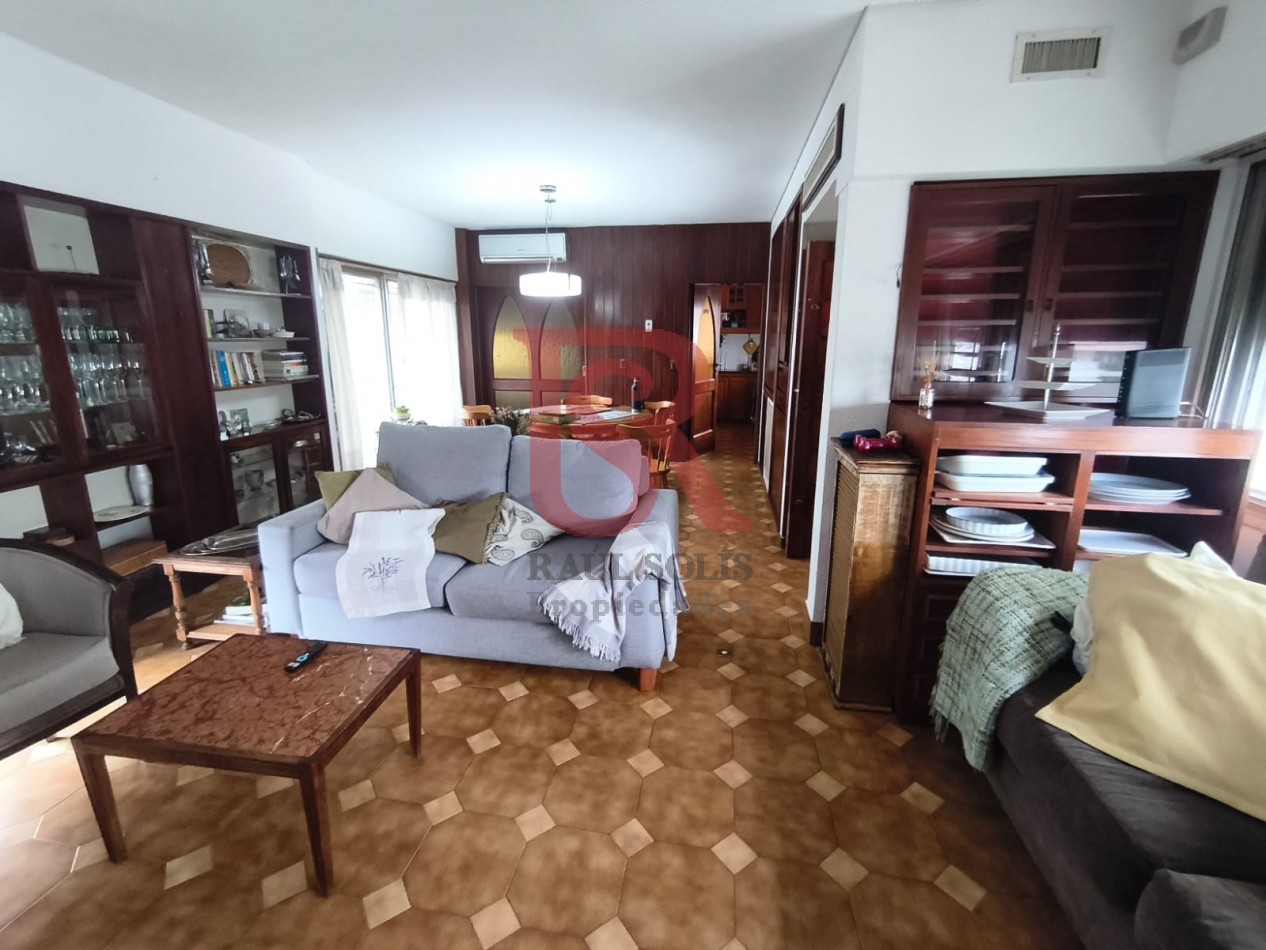 LP - VENTA! Hermoso piso de 4 ambientes con cochera y escritorio en Quilmes centro