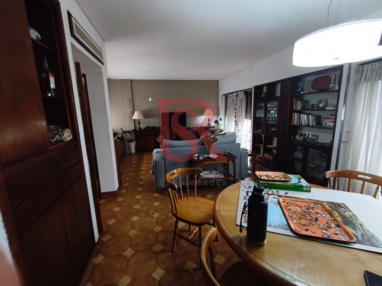 LP - VENTA! Hermoso piso de 4 ambientes con cochera y escritorio en Quilmes centro