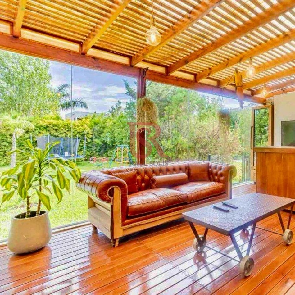 AM. Venta de Casa 5 AMBIENTES en Las Acacias