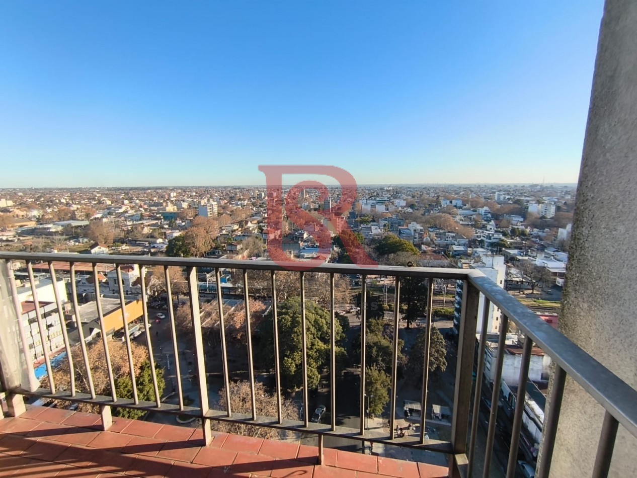 LP - OPORTUNIDAD!!! Venta departamento 3 ambientes con hermosa vista en Quilmes centro