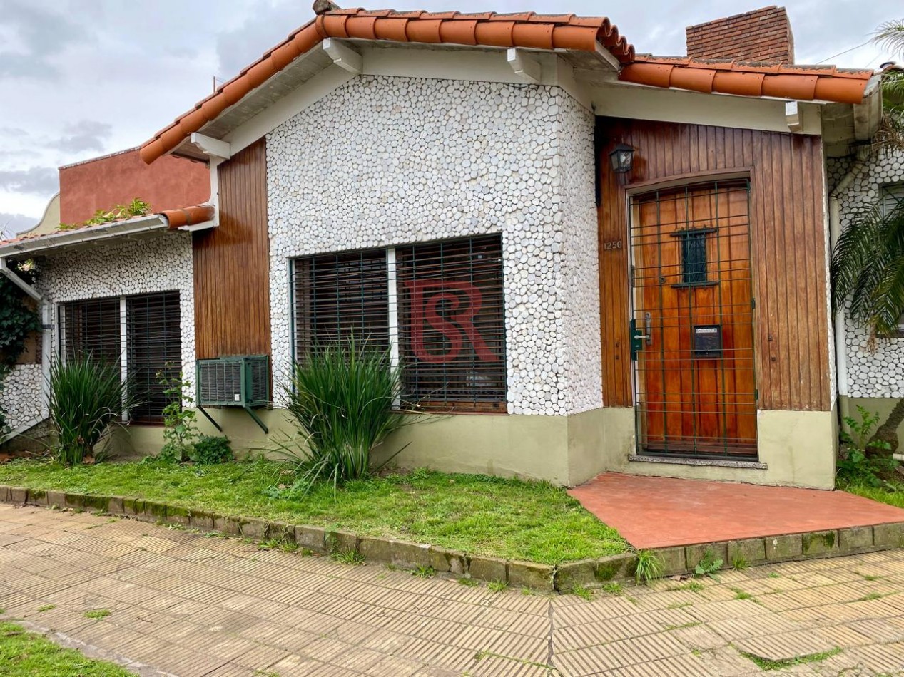 AM- CASA EN VENTA EN UNA SOLA PLANTA - QUILMES