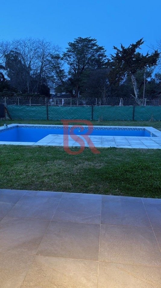 AM. Impecable Casa en Alquiler de 4 ambientes con Piscina