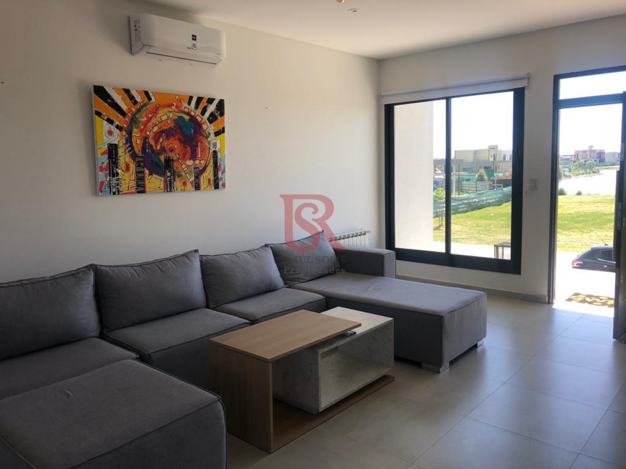 Impecable Casa En Venta De Dos Dormitorios Con Piscina En Pueblos Del Plata - Barrio Magallanes