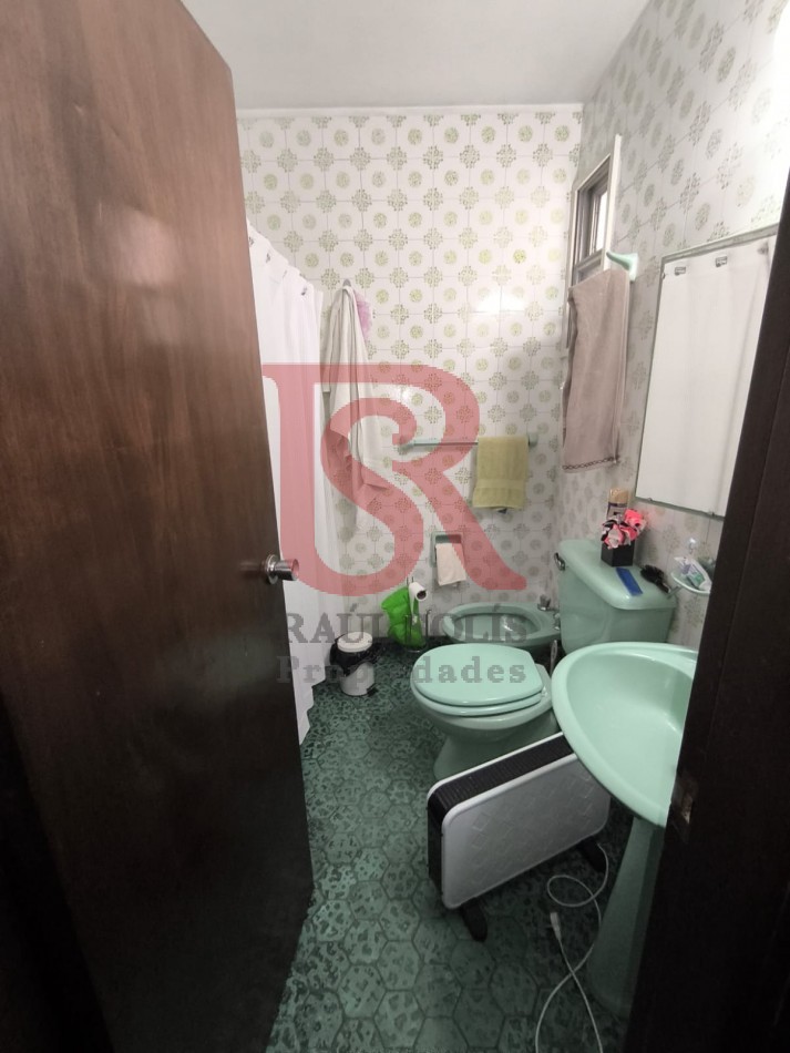 LP - VENTA! Hermoso piso de 4 ambientes con cochera y escritorio en Quilmes centro