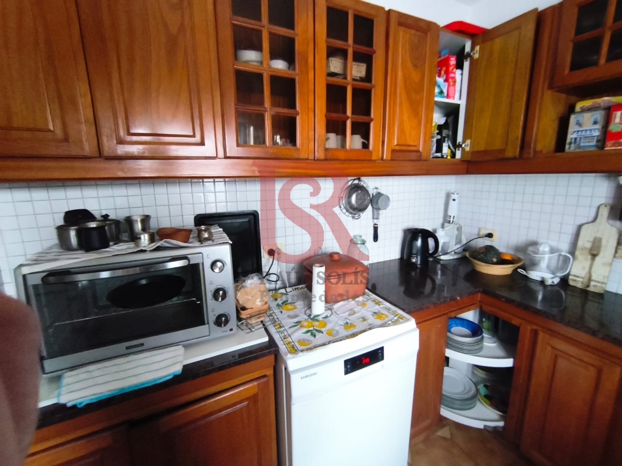 LP - VENTA! Hermoso piso de 4 ambientes con cochera y escritorio en Quilmes centro