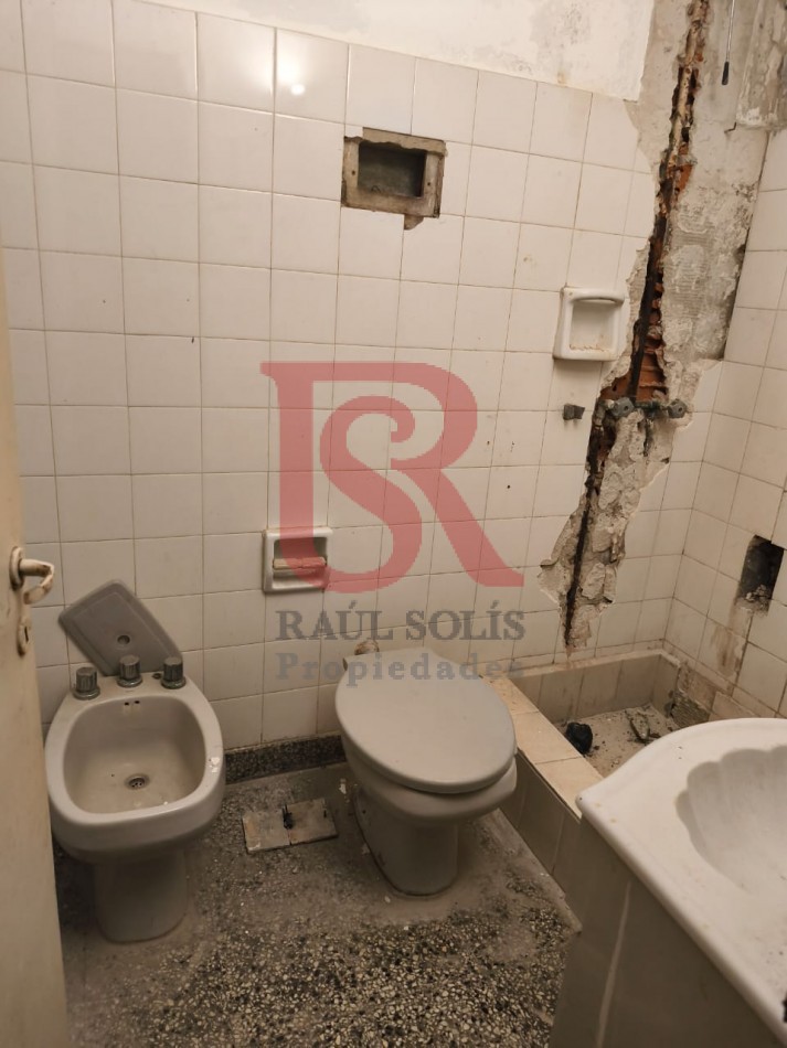 LP - Venta departamento a refaccionar 5 ambientes en Berazategui