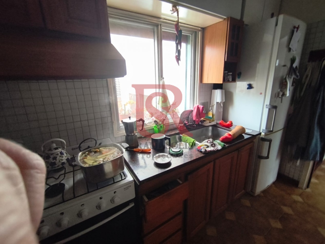 LP - VENTA! Hermoso piso de 4 ambientes con cochera y escritorio en Quilmes centro