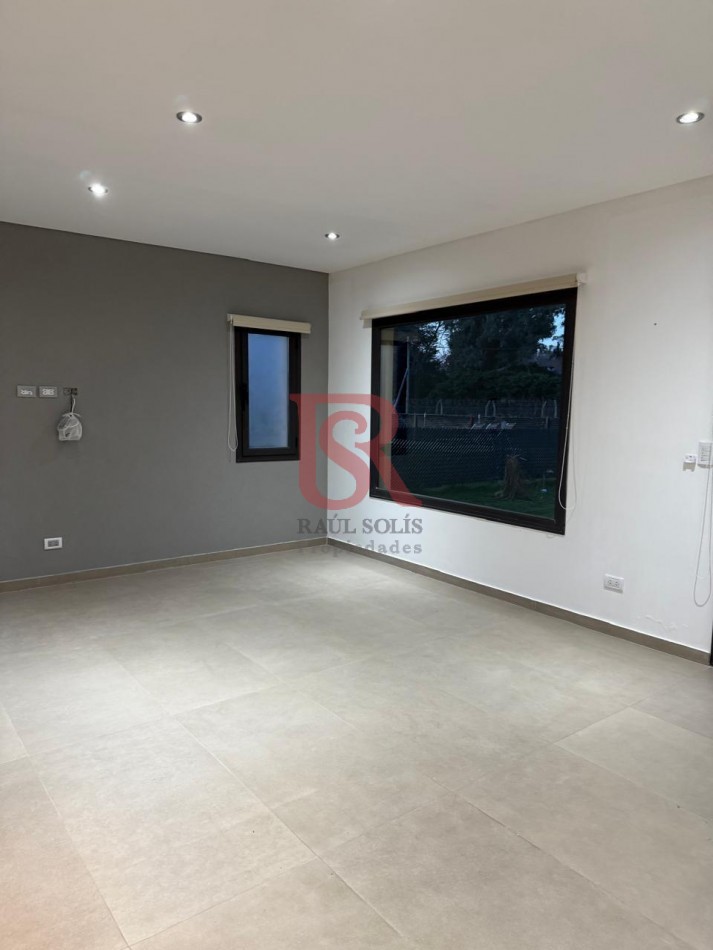 AM. Impecable Casa en Alquiler de 4 ambientes con Piscina