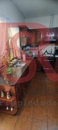 LP - Hermosa casa en venta 5 ambientes con parilla en Quilmes centro