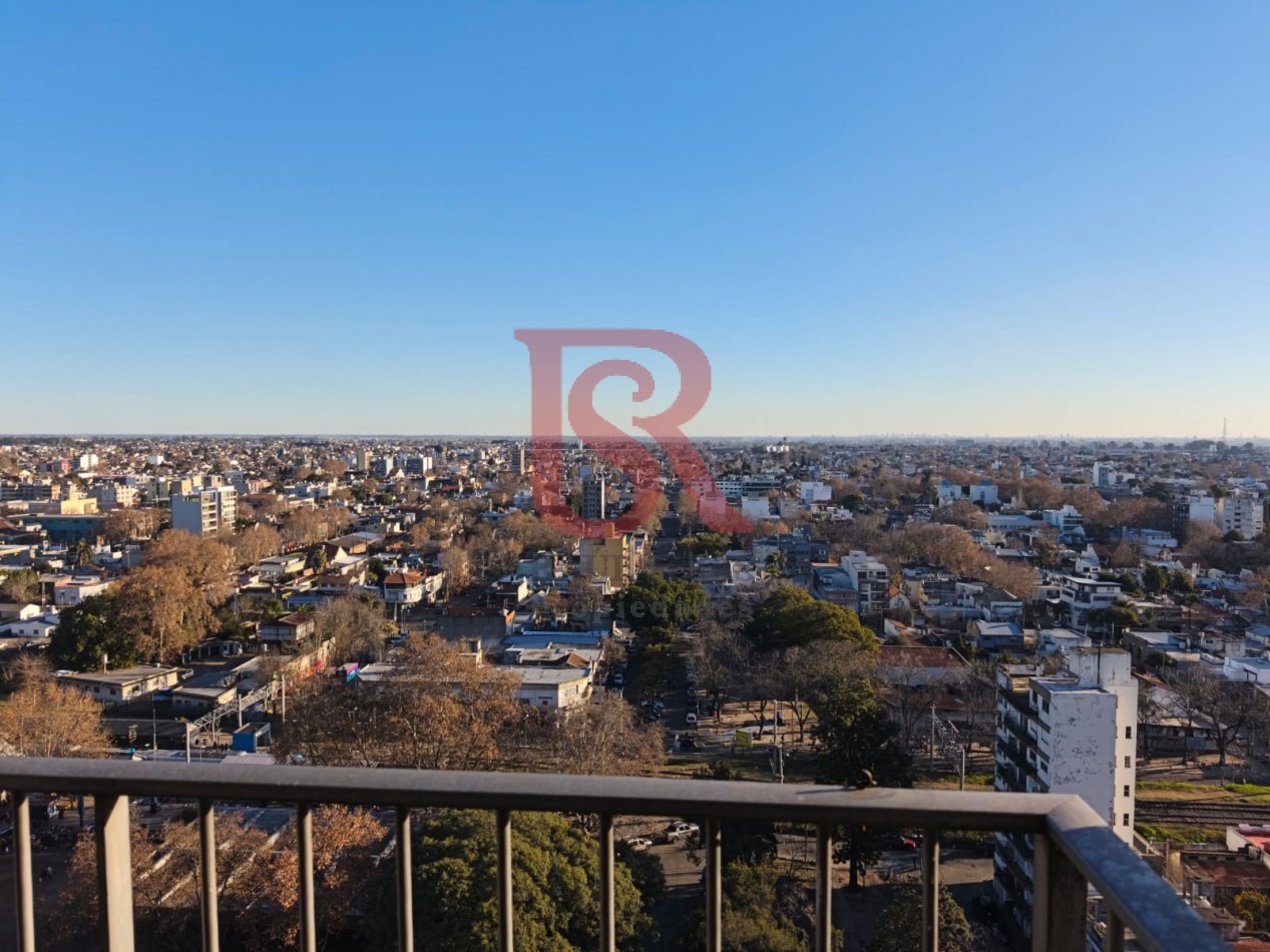 LP - OPORTUNIDAD!!! Venta departamento 3 ambientes con hermosa vista en Quilmes centro