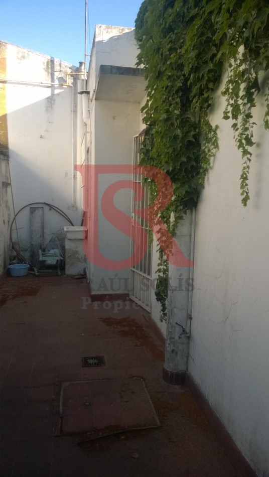 FV  Ph 2 ambientes en alquiler sobre calle Uriburu esquina Brandsen 