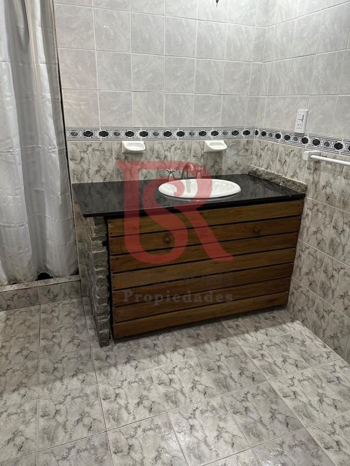 AV- Amplia casa en venta a pocas cuadras del mar