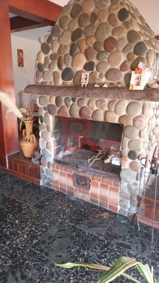 MS-Casa en Venta - Dos Plantas con Departamento Independiente, Pileta y Amplio Parque