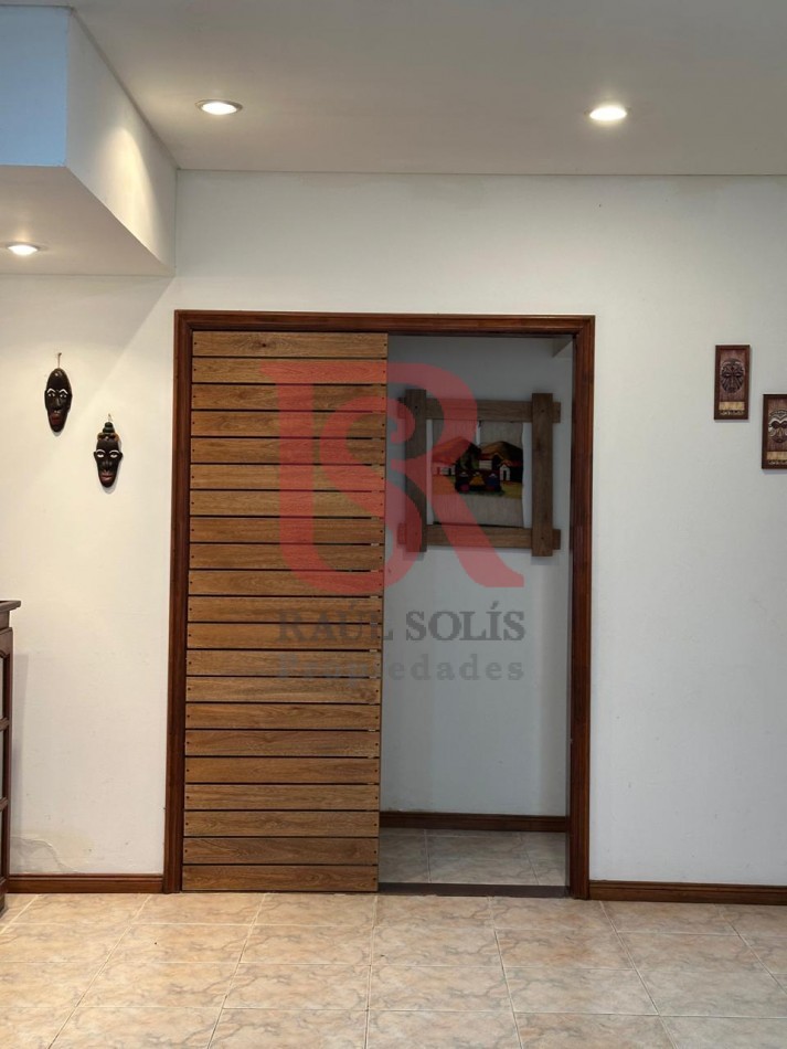 AV- Amplia casa en venta a pocas cuadras del mar