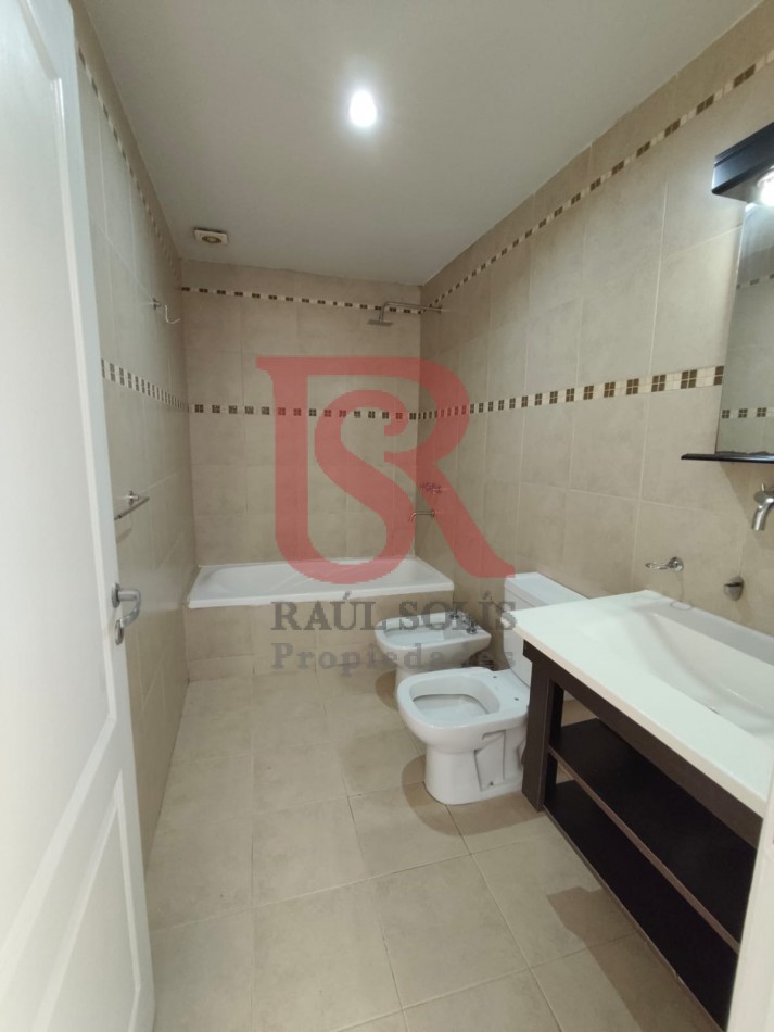 DN - Amplio departamento 3 ambientes con cochera en alquiler, Quilmes