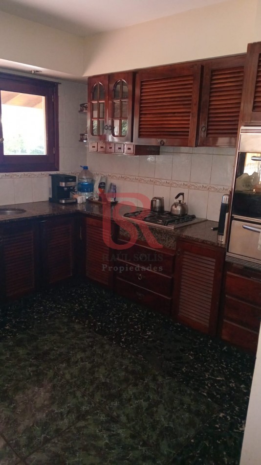 MS-Casa en Venta - Dos Plantas con Departamento Independiente, Pileta y Amplio Parque
