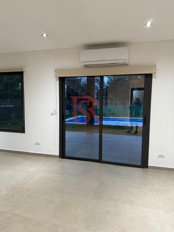 AM. Impecable Casa en Alquiler de 4 ambientes con Piscina