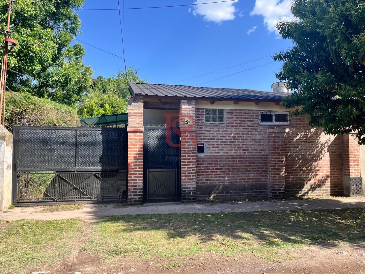 GV-Amplia casa de 5 ambientes, con cochera para 2 o 3 autos, jardin y lavadero en Quilmes Oeste. 