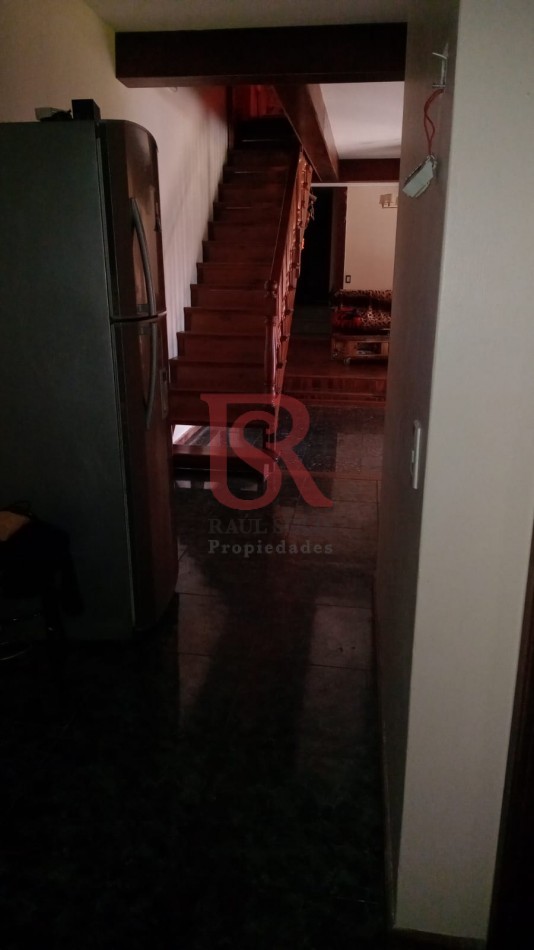 MS-Casa en Venta - Dos Plantas con Departamento Independiente, Pileta y Amplio Parque