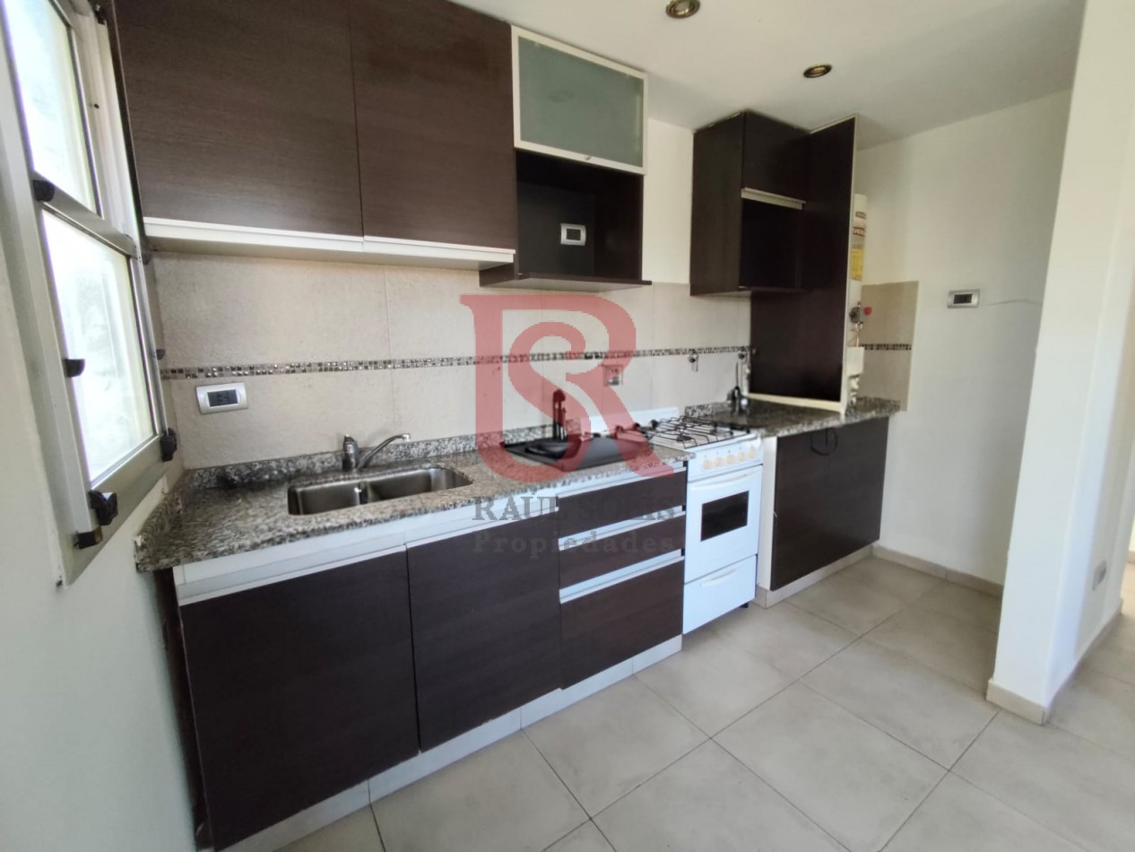 DN - Amplio departamento 3 ambientes con cochera en alquiler, Quilmes