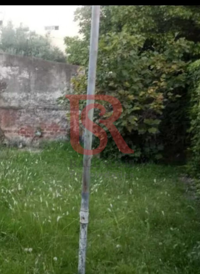 RB - Casa 4 ambientes con terreno y terraza a reciclar en Quilmes Oeste