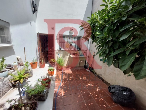 AV- Amplia casa en venta a pocas cuadras del mar