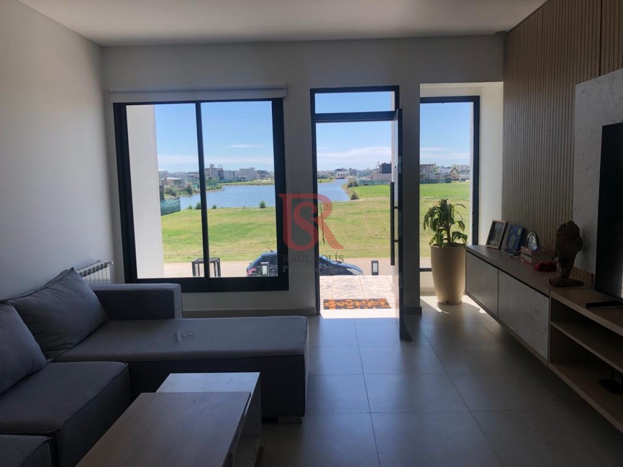 Impecable Casa En Venta De Dos Dormitorios Con Piscina En Pueblos Del Plata - Barrio Magallanes