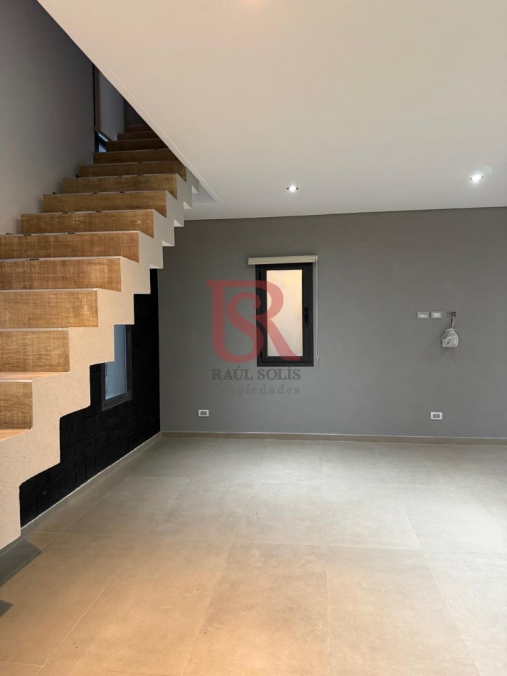 AM. Impecable Casa en Alquiler de 4 ambientes con Piscina