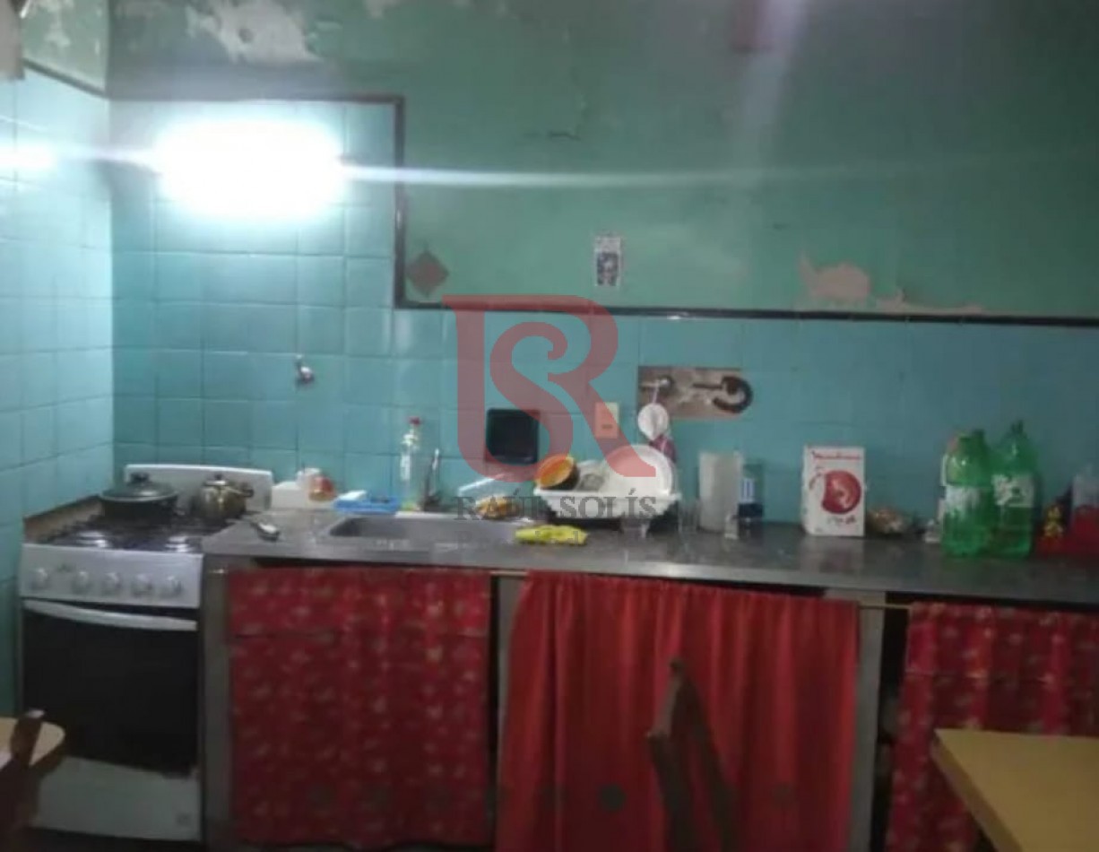 RB - Casa 4 ambientes con terreno y terraza a reciclar en Quilmes Oeste