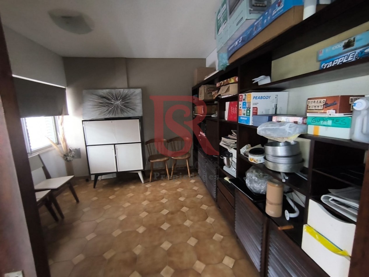 LP - VENTA! Hermoso piso de 4 ambientes con cochera y escritorio en Quilmes centro