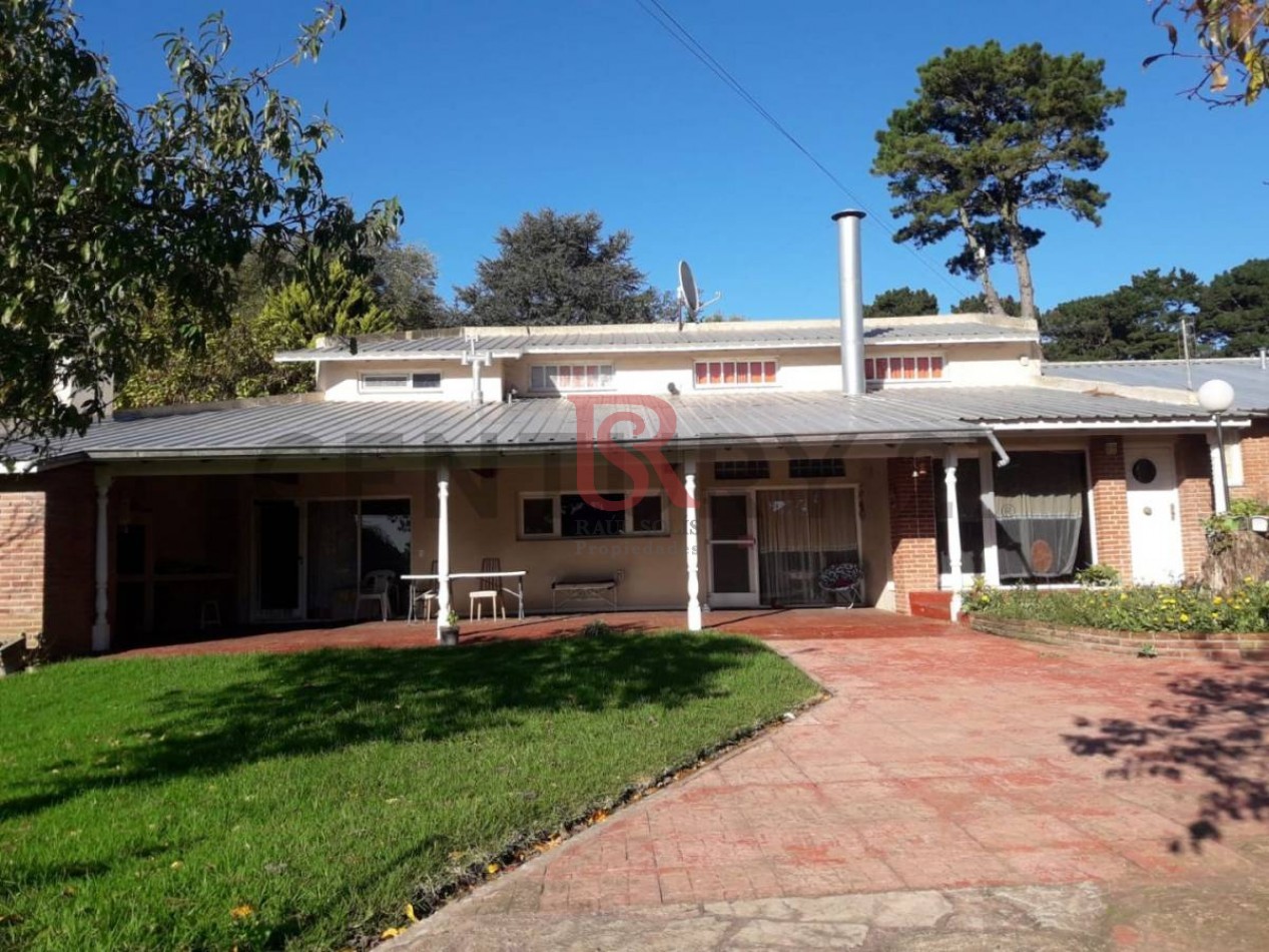 MS-Casa en Venta - Dos Plantas con Departamento Independiente, Pileta y Amplio Parque