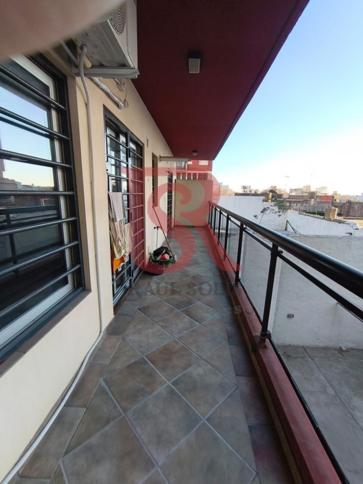 LP - VENTA hermoso departamento 2 ambientes luminoso en Quilmes centro