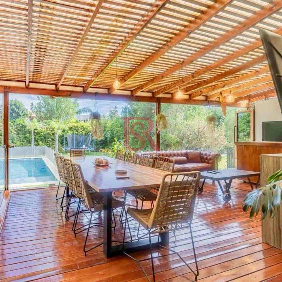 AM. Venta de Casa 5 AMBIENTES en Las Acacias