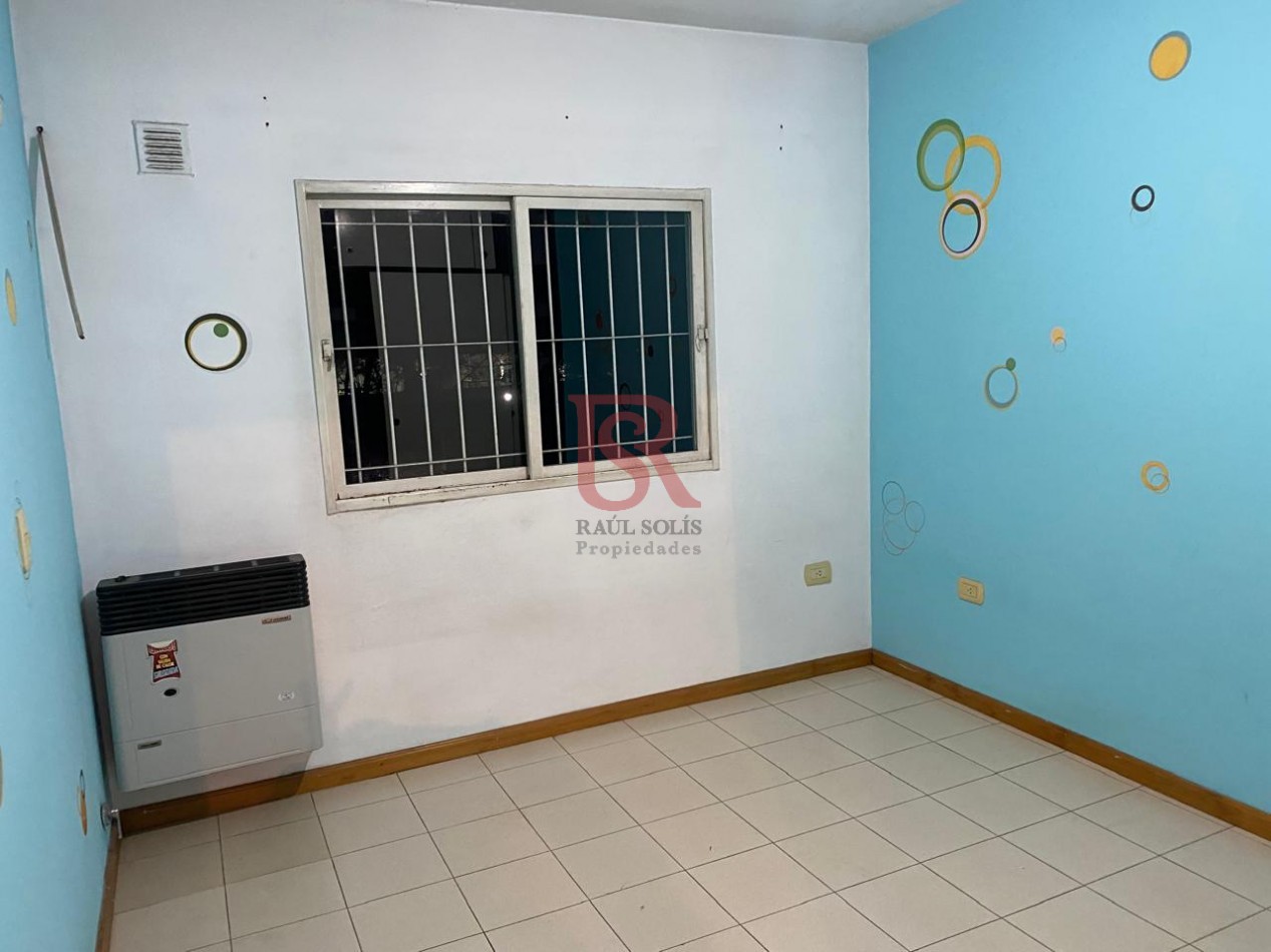 AM. Triple con patio en Alquiler