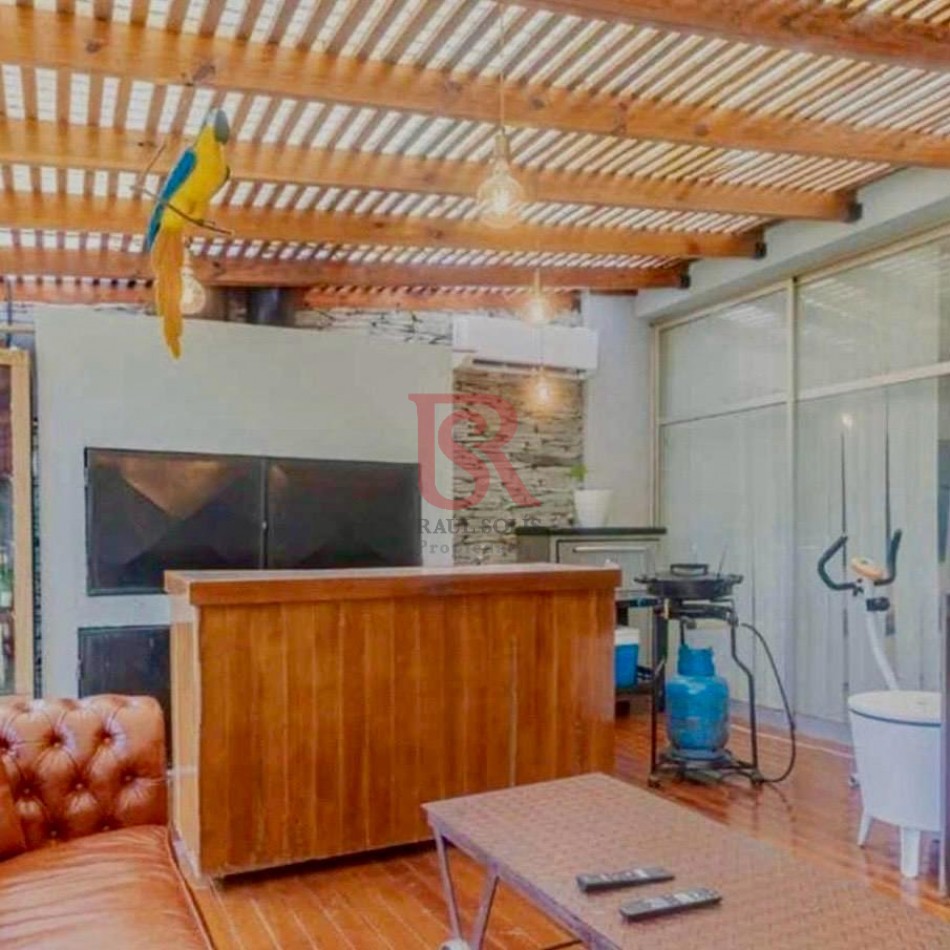 AM. Venta de Casa 5 AMBIENTES en Las Acacias