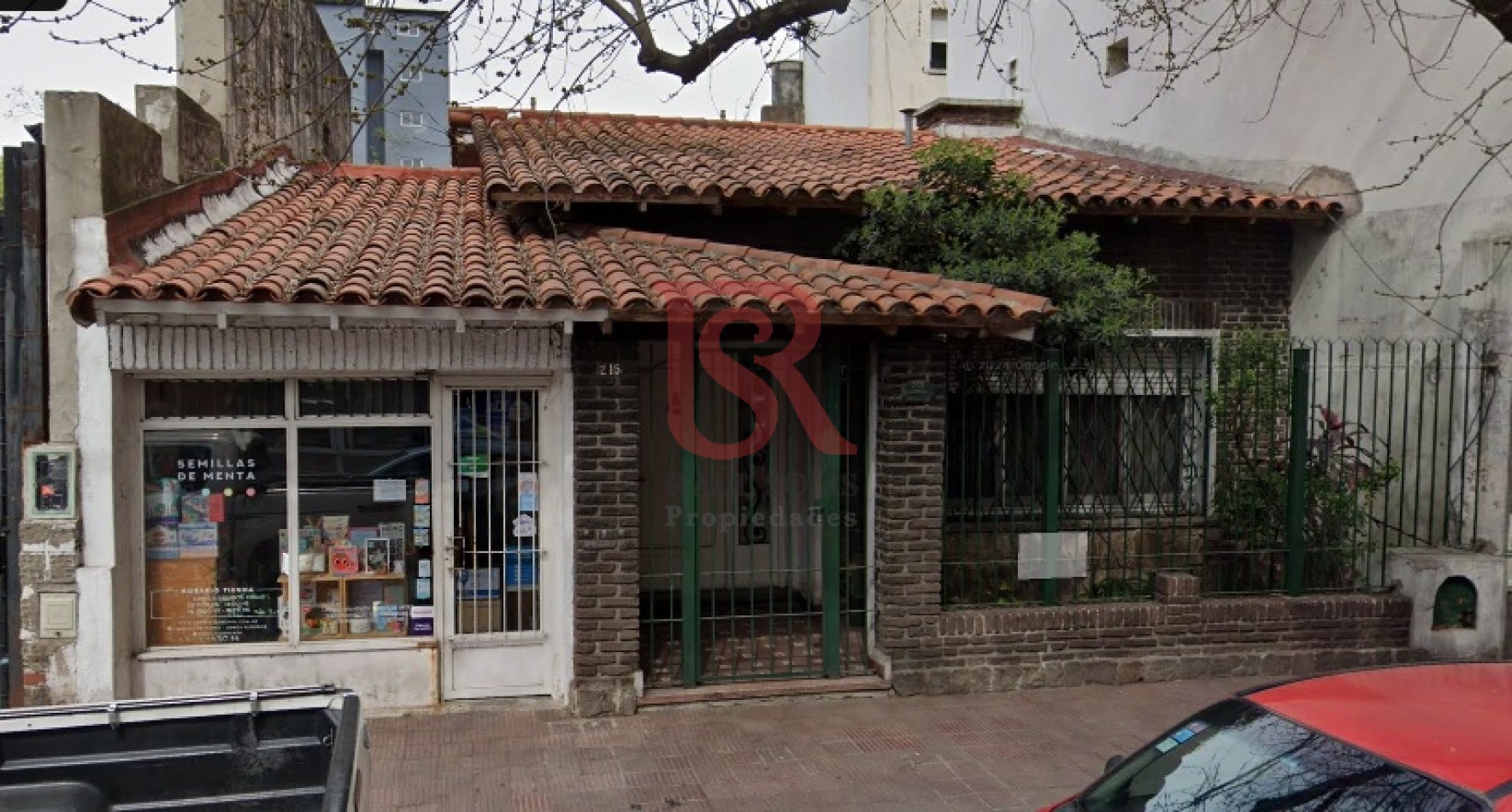 LP - VENTA propiedad 3 ambientes con garaje, ubicacion estrategica en Quilmes