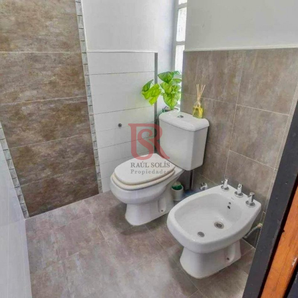 AM. Venta de Casa 5 AMBIENTES en Las Acacias
